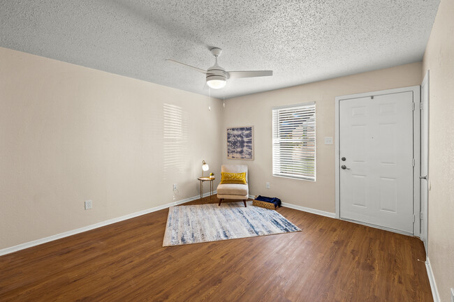 Bristol Square in Crowley, TX - Building Photo - Interior Photo