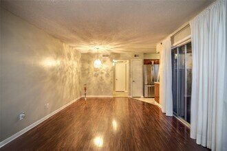 2574 Marilee Ln in Houston, TX - Building Photo - Building Photo