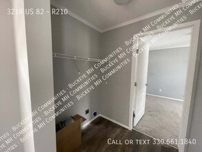 3218 OH-82 in Mantua, OH - Building Photo - Building Photo