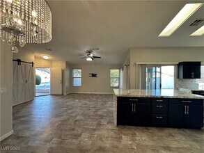 8001 Hesperides Ave in Las Vegas, NV - Building Photo - Building Photo