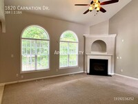 1820 Carnation Dr in Durham, NC - Foto de edificio - Building Photo