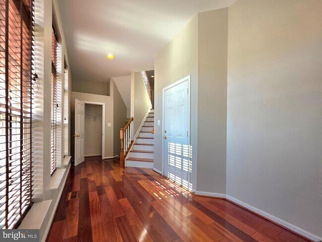 8346 Middle Ruddings Dr in Lorton, VA - Building Photo - Building Photo