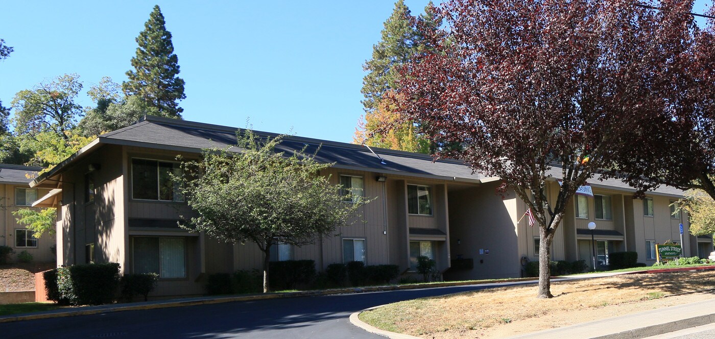 Tunnel Street Senior Apartments in Placerville, CA - Foto de edificio