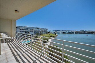7882 Sailboat Key Blvd S in South Pasadena, FL - Building Photo - Building Photo