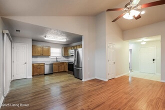 534 Matterhorn Dr in Shelbyville, KY - Building Photo - Building Photo