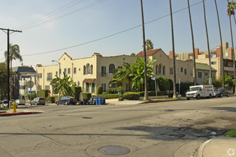 7350-7352 Hollywood Blvd in West Hollywood, CA - Building Photo - Building Photo