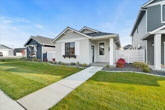 2959 N Phoenix Ln in Post Falls, ID - Building Photo - Building Photo