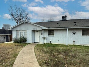 7528-7528 Thistle Ln in Dallas, TX - Building Photo - Building Photo