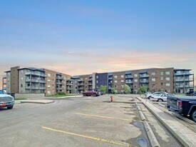 9120-9196 96 Ave in Grande Prairie, AB - Building Photo