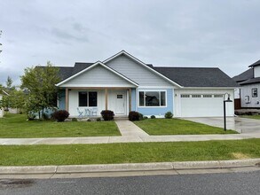 34 Snowy Owl Trl in Bozeman, MT - Building Photo - Building Photo