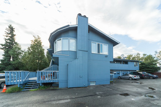 2805 W 33rd Ave in Anchorage, AK - Building Photo - Building Photo