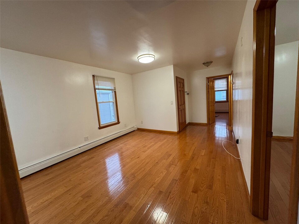 22-17 124th St in Queens, NY - Building Photo