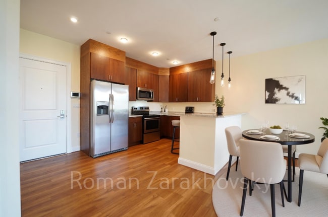 315 Broadway in Somerville, MA - Foto de edificio - Building Photo