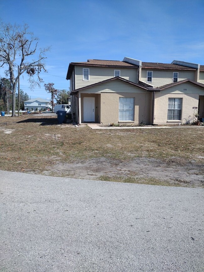 1300 Sylvia Ave in Spring Hill, FL - Building Photo - Building Photo