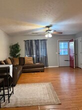 11 Oak St, Unit 13 Oak Street in Porterdale, GA - Foto de edificio - Building Photo