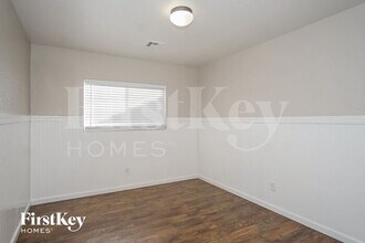 671 Loughton St in Las Vegas, NV - Foto de edificio - Building Photo