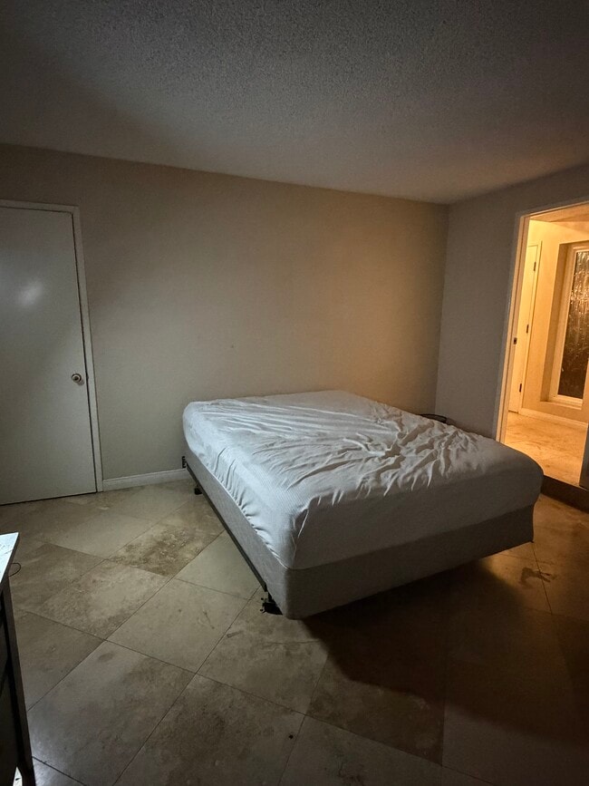 4651 Huggins St in San Diego, CA - Building Photo - Building Photo