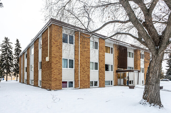 5711 112 St NW in Edmonton, AB - Building Photo - Building Photo