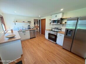 5336 Alpha Ave in Jacksonville, FL - Building Photo - Building Photo