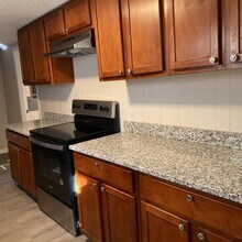 332 N Cedar Ave in Independence, MO - Building Photo - Building Photo