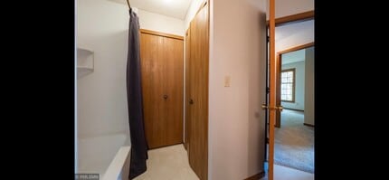 10918 Quebec Ave S in Minneapolis, MN - Building Photo - Building Photo