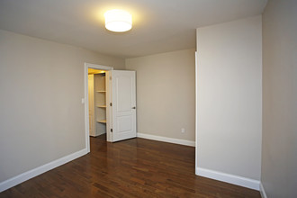 585 E 21st St in Brooklyn, NY - Building Photo - Interior Photo