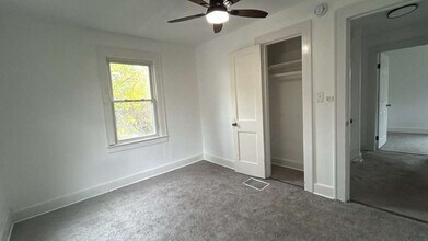 275 Greensburg Pike in North Versailles, PA - Foto de edificio - Building Photo