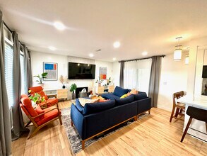 13505 Wilkie Ave in Gardena, CA - Foto de edificio - Building Photo