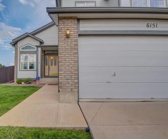 6151 Oakwood Blvd in Colorado Springs, CO - Foto de edificio - Building Photo