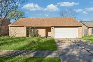16610 Quail Park Dr in Missouri City, TX - Building Photo