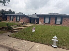 2209 Woodcreek in Carrollton, TX - Building Photo