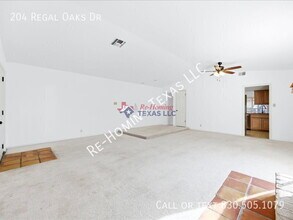 204 Regal Oaks Dr in Live Oak, TX - Building Photo - Building Photo