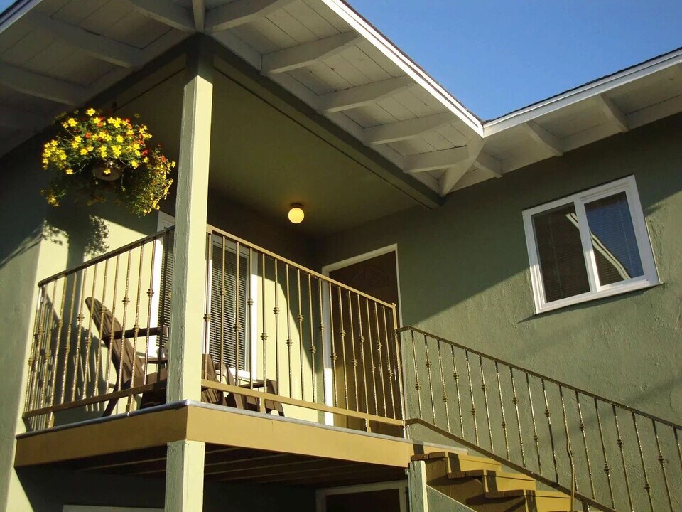 320 Park Ave in Vista, CA - Building Photo