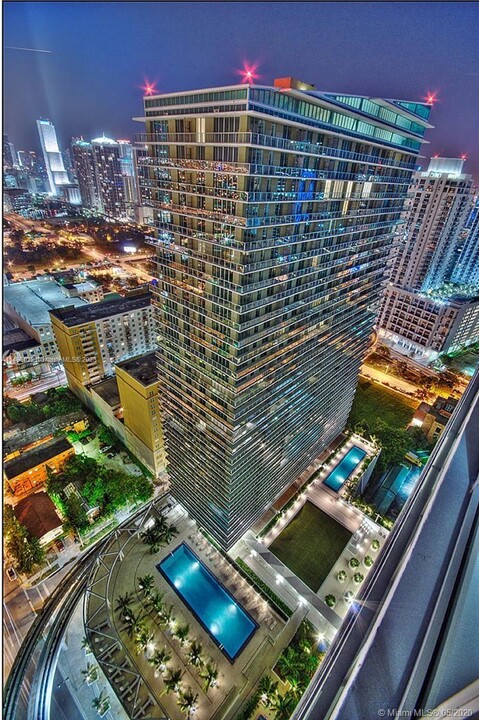 79 SW 12th St, Unit 1810 in Miami, FL - Foto de edificio