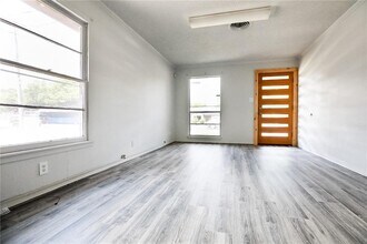 3801 S 1st St in Austin, TX - Building Photo - Building Photo