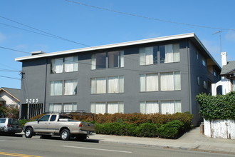 5385 Broadway in Oakland, CA - Building Photo - Building Photo