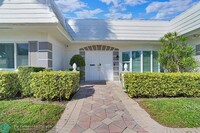 4101 NE 24th Ave in Lighthouse Point, FL - Foto de edificio - Building Photo