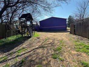 404 W Cleveland St in Elgin, TX - Building Photo - Building Photo