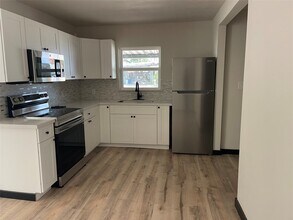 800 S 2nd St in La Porte, TX - Building Photo - Building Photo