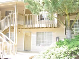 4950 SW 45th Ave, Unit 16 in Portland, OR - Building Photo