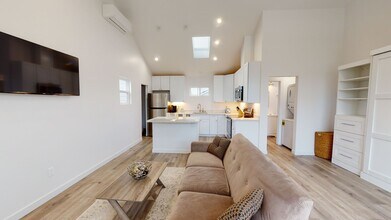 354 E Ave, Unit MARKETING in Coronado, CA - Building Photo - Building Photo
