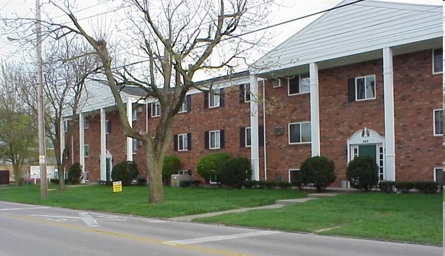 Village Green Apartments in Bowling Green, OH - Building Photo - Building Photo