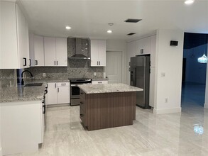 8321 NW 167th Ter in Miami Lakes, FL - Building Photo - Building Photo