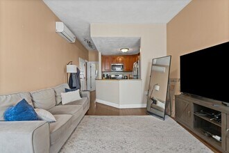 183 W 8th St in Boston, MA - Building Photo - Building Photo