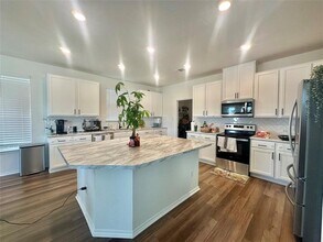 123 Adeline Dr in Uhland, TX - Building Photo - Building Photo