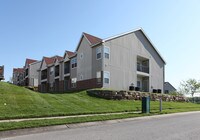 Falcon Falls Apts and Homes in Kansas City, MO - Foto de edificio - Building Photo