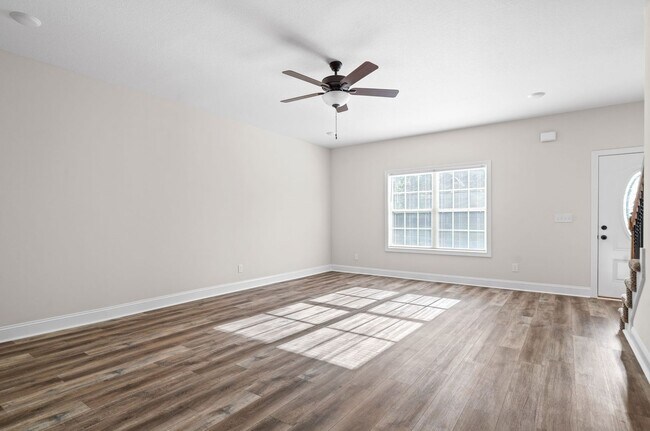 445 Oak St-Unit -C in Clarksville, TN - Foto de edificio - Building Photo