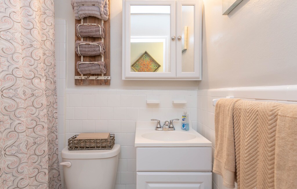 Lothian and Oakridge Apartments Baltimore, MD Apartments