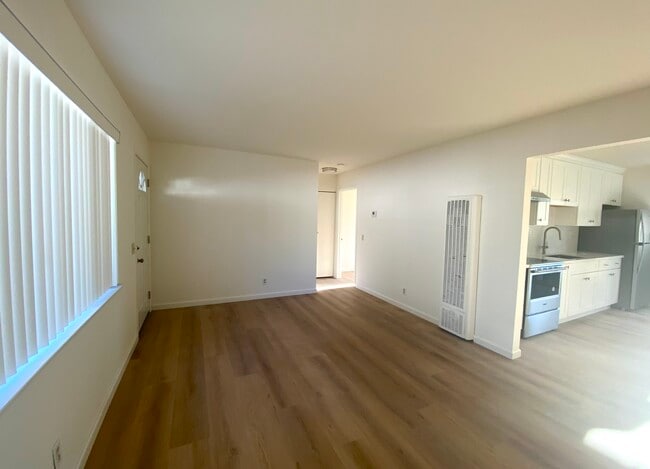 210 Murlagan Ave, Unit D in Mountain View, CA - Foto de edificio - Building Photo