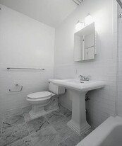 322 W 14th St in New York, NY - Building Photo - Building Photo